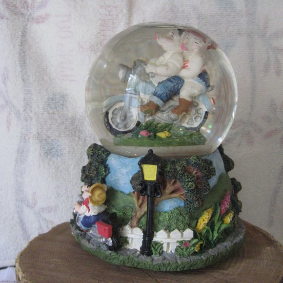 HARLEY HOGS MUSIC BOX HOGS TURN AROUND WHEN PLAYED - Picture 3 of 3